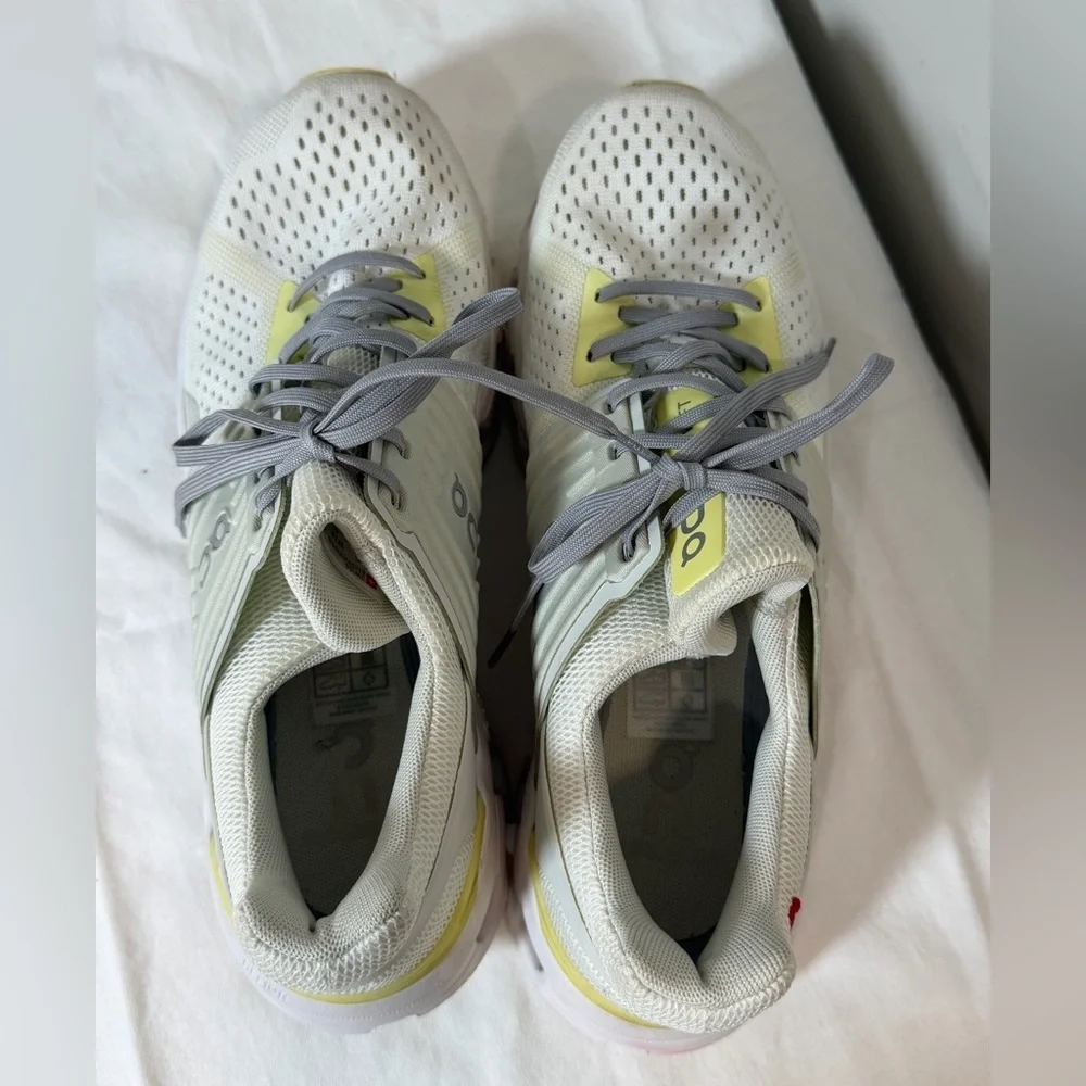 On Running On Cloud Women's 10 Cloudswift Cream and Yellow Sneakers